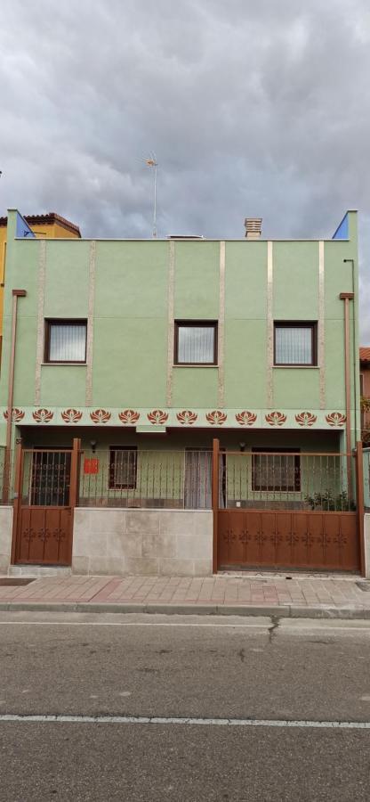 Apartamentos Turisticos Las 3 Golondrinas Peñafiel Екстериор снимка